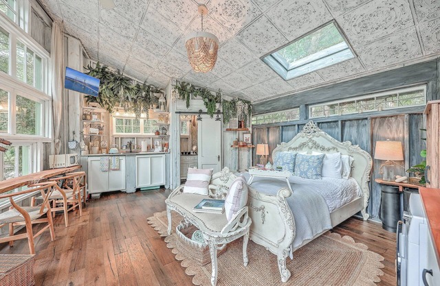 Escape to The Hummingbird Treehouse, a luxury retreat. Pet friendly