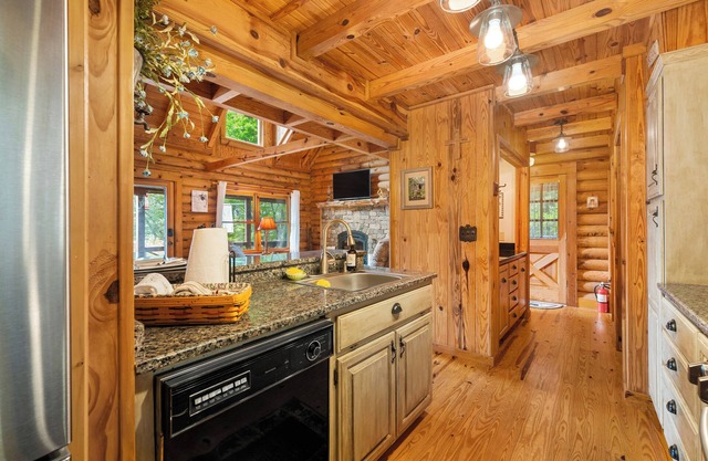 "Escape to Tranquility: Cozy Cabin Retreat in the Majestic Western NC Mountains"