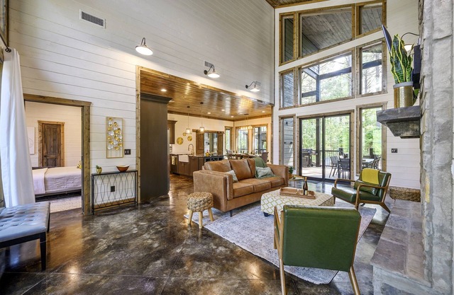 Escape to tranquility of Ouachita Mountains, serene nature awaits for you