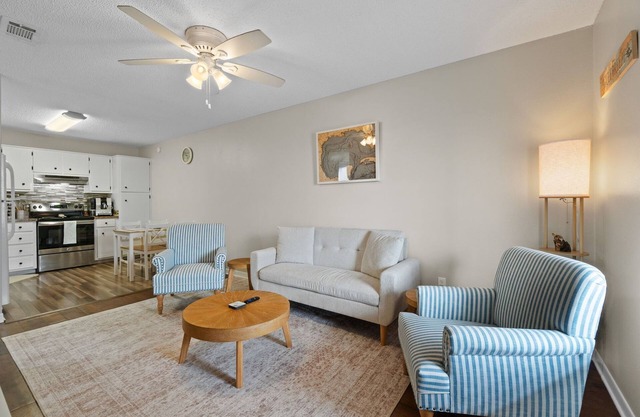 Espresso Lover’s Condo| 2BR|Near Beaches