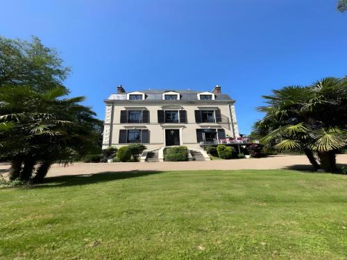 Estate in Saint-Pavace near Le Mans Circuit
