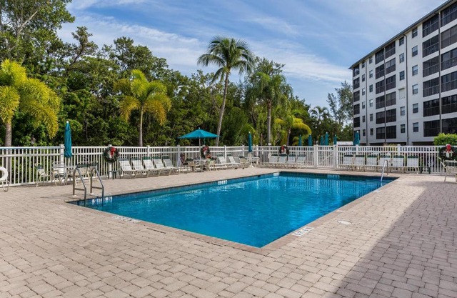 Estero Cove 352, 2 Bedrooms, Sleeps 4, 5th Floor, Elevator, Heated Pool