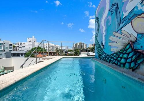 Estrella Urban Oasis Private Rooftop Pool and Patio