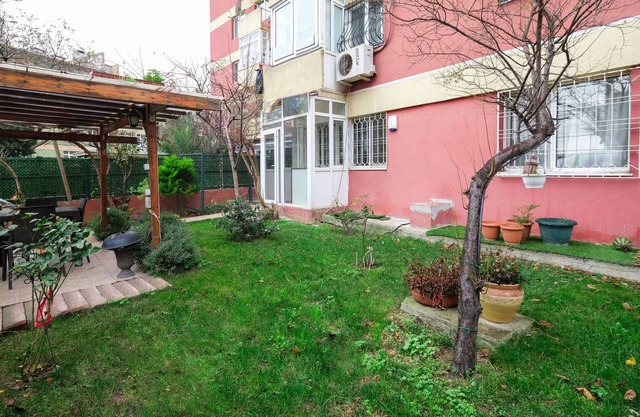 Etiler Belediye Sitesi by NewInn