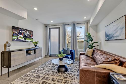 Euphony - Designer Furnishings - 5 mins to Broadway