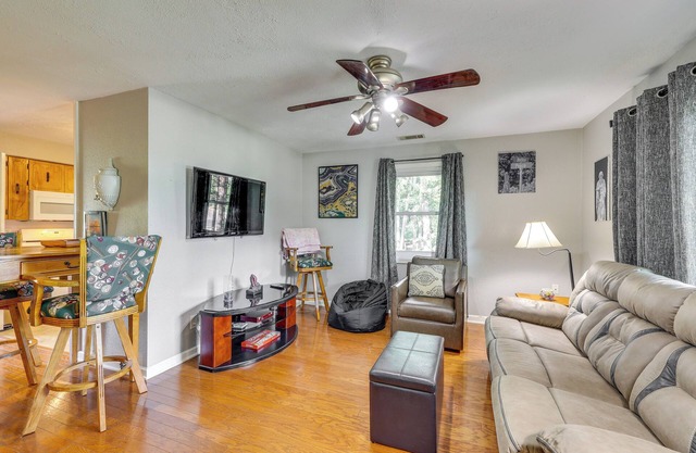 Eureka Springs Apartment: 'Blue Moon Ridge'