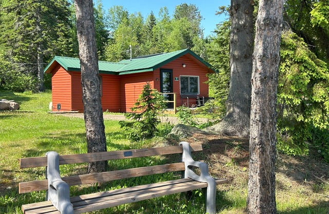 Eve's Place Lakeside Cabin 3