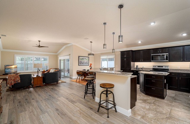 Everything! 3/2, FREE golf & 4-seat cart, Resident passes, pets, near Brownwood