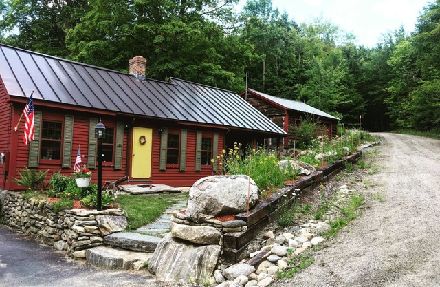 "Everything VT" Getaway Centrally Located: Ski, Shop, Golf, Hike, Relax