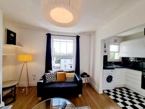 Evo View - 1 Bed Apartment - stunning views 3 mins walk Mile End Station