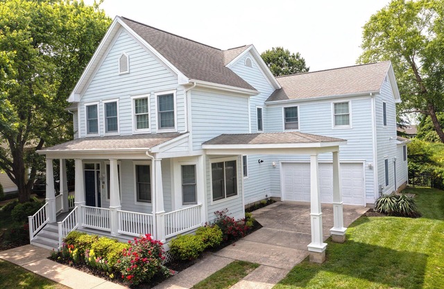 Excellent 7 Bedroom home in Bear Trap Dunes! Community Pool, WIFI, Shuttle Service, Extra Space to Unwind!