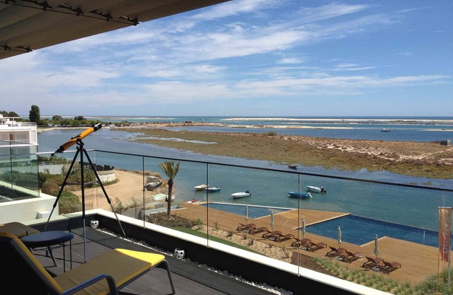 Excellent Beachfront Penthouse With 180 ° Views in the Algarve