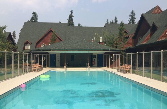 excellent chalet with amazing heated outdoor pool