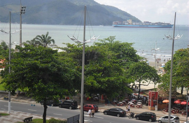 Excellent fit 1 bedroom, beach front, air cond in bedroom, communal garage