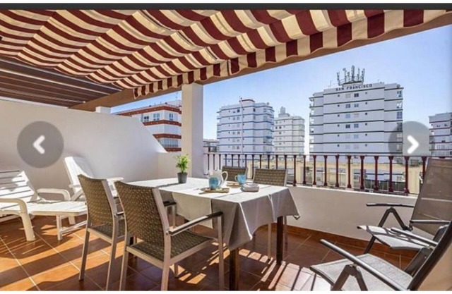 Excellent penthouse near the sea with views. Parking & terrace