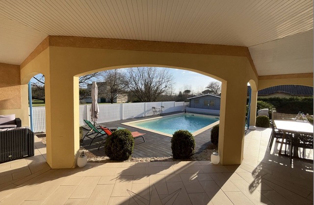 Exceptional villa 25 minutes from Bordeaux with heated swimming pool (8 people max)