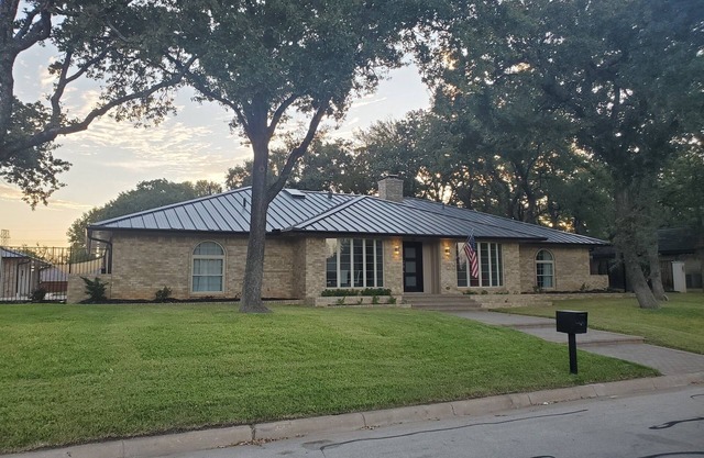 Exceptional contemporary w/pool, near stadiums, TCU and hospitals