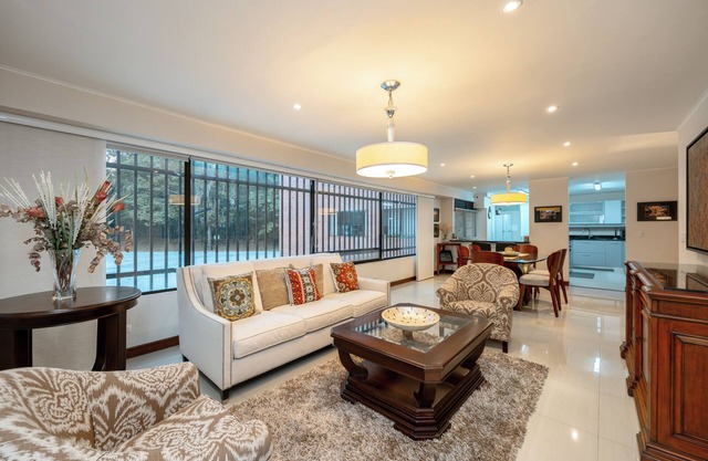 Exceptional, homey and large 3BR house close to Provenza