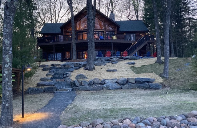 Exceptional Round Lake Cabin!