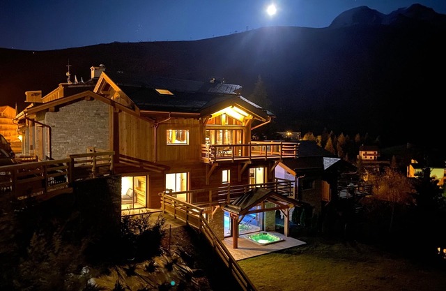 Exceptional view, Swimming pool, Sauna, Jacuzzi, Cinema, Massage, Billiards, Sport