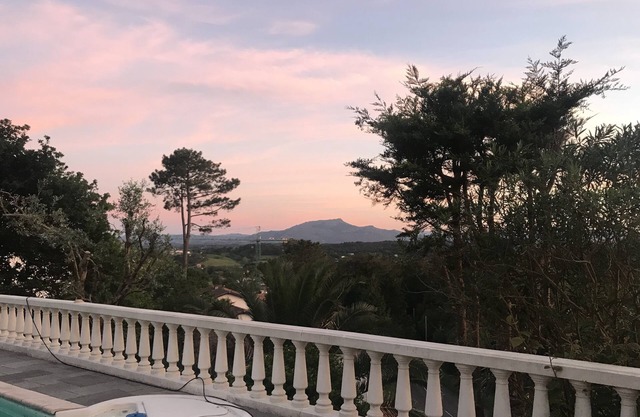 Exceptional villa between Bidart and Biarritz. Pyrenees view. Near golf Ilbarritz