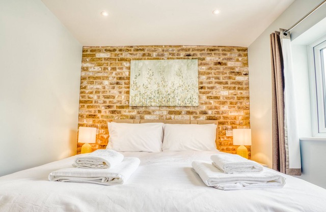 Exclusive 2 Bedroom Apartment Centrally Located in Lincoln Free Wifi Toiletries and Hairdryer