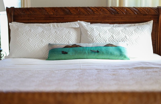 Exclusive Beach Cottage 2 blocks from the Beach, 5 min from Kailua town.