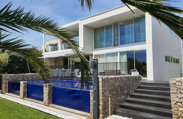 EXCLUSIVE BEACHFRONT VILLA WITH PRIVATE POOL