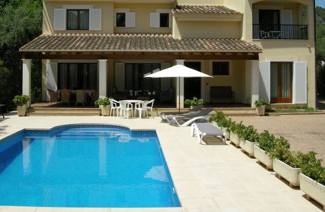 Exclusive Costa de los pinos villa 100m from the sea with pool