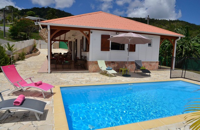 Exclusive Creole villa with private pool and Jacuzzi. Close to beach.