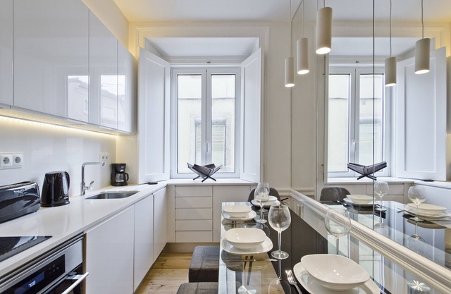 Exclusive Downtown Apartment (C74)