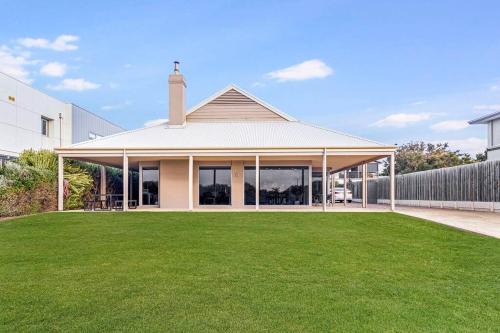 Exclusive *Front Row* Sunsets & Beachfront Bliss in Busselton