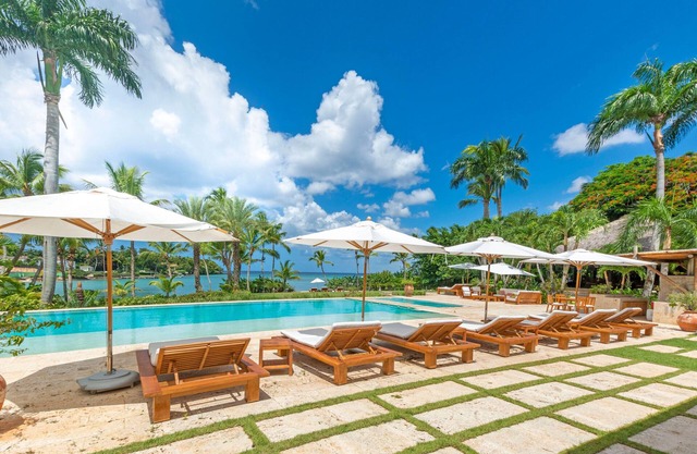 Exclusive Oceanfront Villa Private Beach luxury Concierge Chef Maid service
