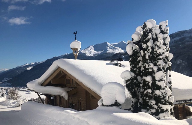 Exclusive ski chalet in a sunny location with fantastic views