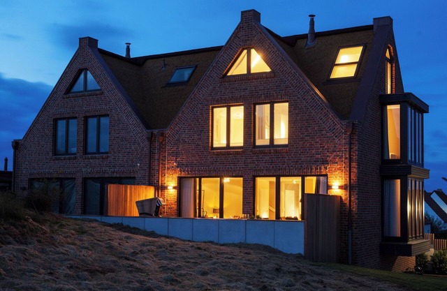 Exclusive thatched house on the beach access - luxury & comfort for up to 8 people
