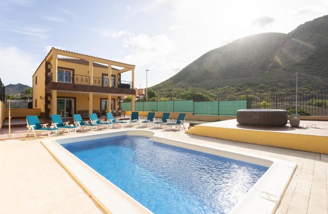 Exclusive villa with private pool 1 kilometer from Los Cristianos Beach