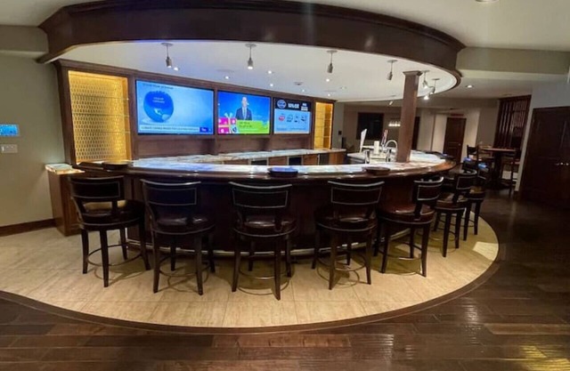Exclusive Villa with Expansive Space &Private Bar
