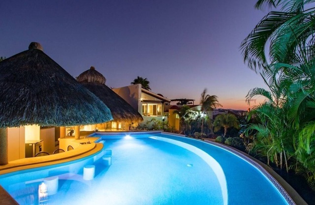 Exclusive villa with private pool and palapa-bar