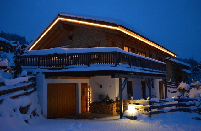 Exclusive wooden house in the middle of the Dachstein-West skiing area