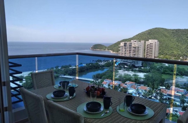 Exclusivo club de playa con acceso directo a la playa de pozos colorados, cuenta con piscinas olímpicas, para niños, restaurante, jacuzzi, sauna, turco, salón de juegos, simulador de golf, spa, transporte interno, bar, etc.