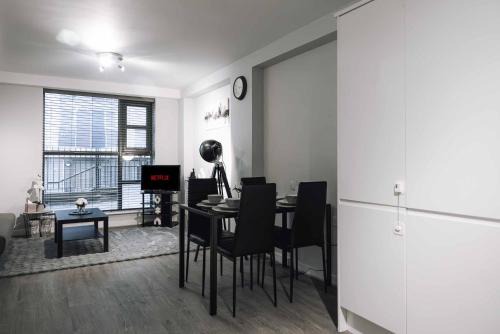Executive 2 Bed Flat near Stratford Station - Ideal for Corporate Stays