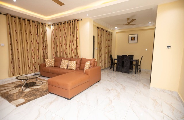 Executive 3-Bedroom Furnished Apartment - just 25 mins drive from the Airport