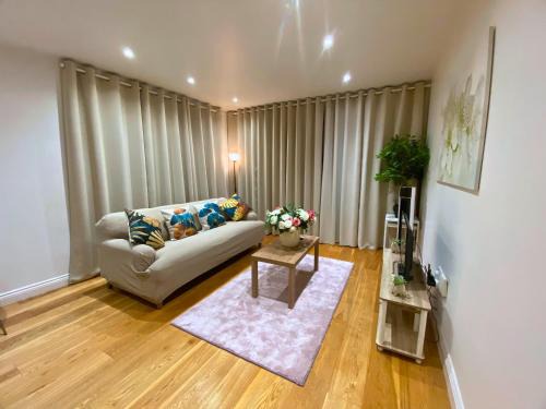 Executive North London Serviced Apartment - Business Ready