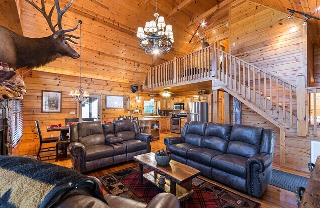 EXPANDED MTN/VALLEY VIEW-500FT NOISY HEMPTOWN CREEK-ARCADE-FIREPIT-REALLOG CABIN