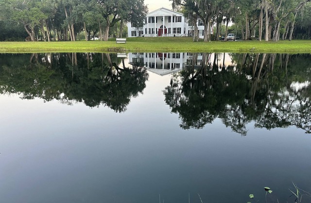 Expansive Crystal River waterfront estate