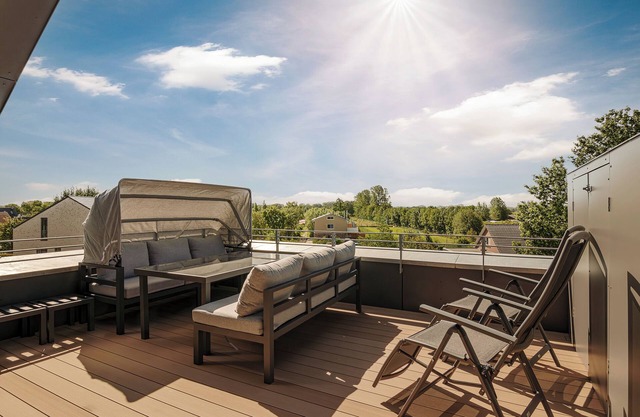 "Experience Coastal Luxury: Stunning Penthouse in Schönberg-Kalifornien!"