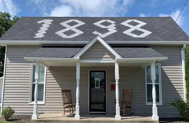 Experience life at 1898 Fortville House! Only 8 miles from Ruoff Music Center!