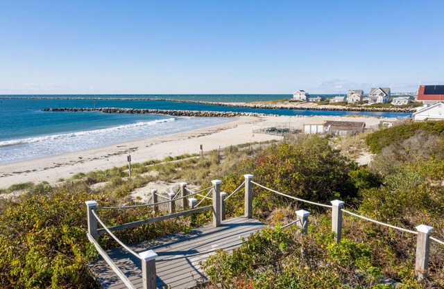 Experience Paradise! Stunning Beachfront Home, Your Ultimate Coastal Retreat!