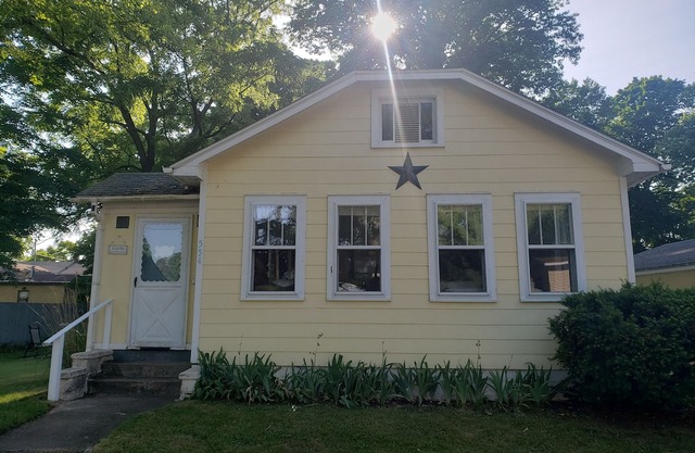 Experience South Haven - Little Yellow Cottage