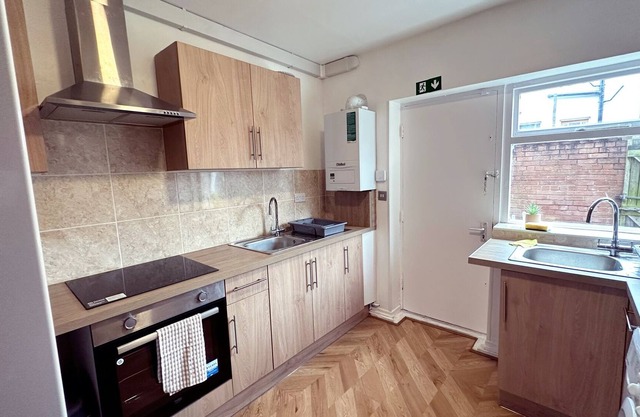 Experience the Best of Liverpool in Style with our Spacious 6 Bed in L5
